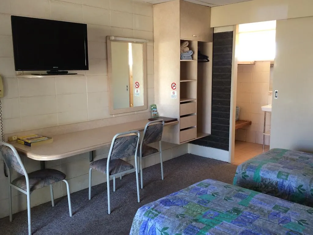 Inland Oasis Motel Mount Isa 3*,